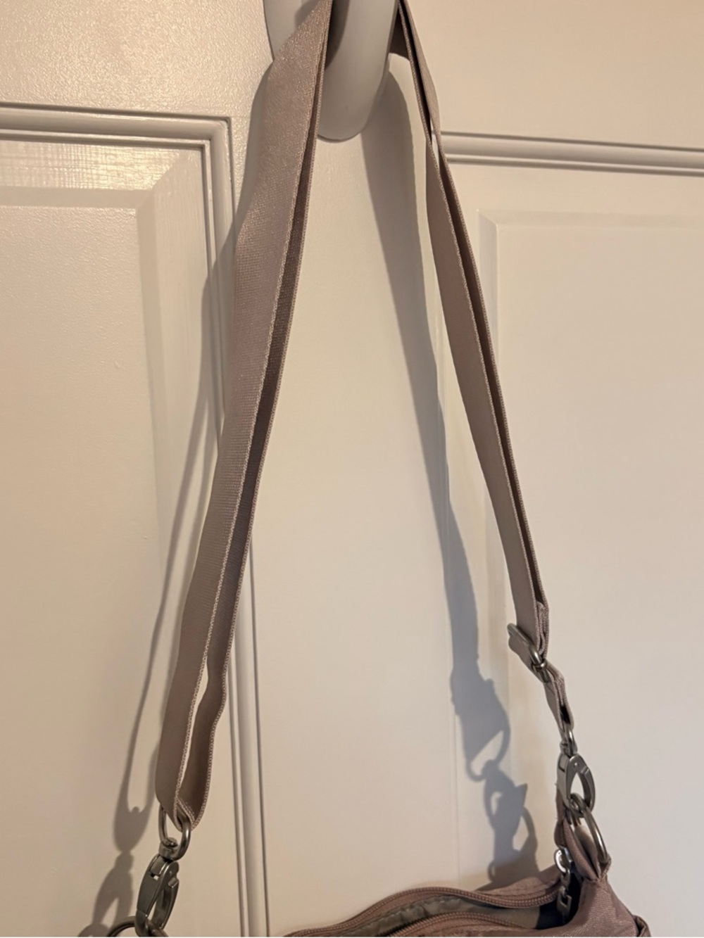 Baggallini Helsinki Crossbody Hobo Bag Dusty Pink purse detachable strap - Picture 5 of 11